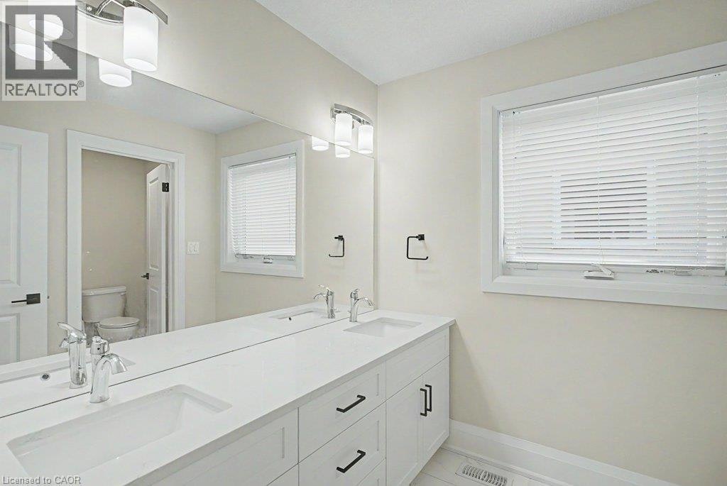 31 Fourth Avenue, Kitchener, ON, N2C 1N9 - 31