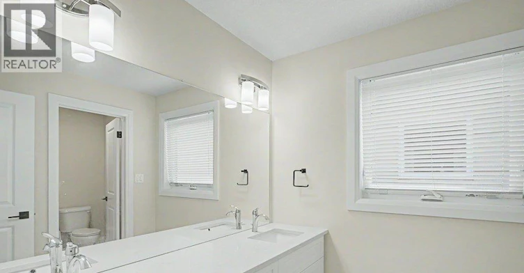 31 Fourth Avenue, Kitchener, ON, N2C 1N9 - 31