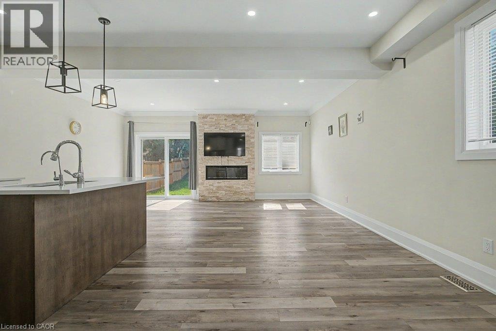 31 Fourth Avenue, Kitchener, ON, N2C 1N9 - 11
