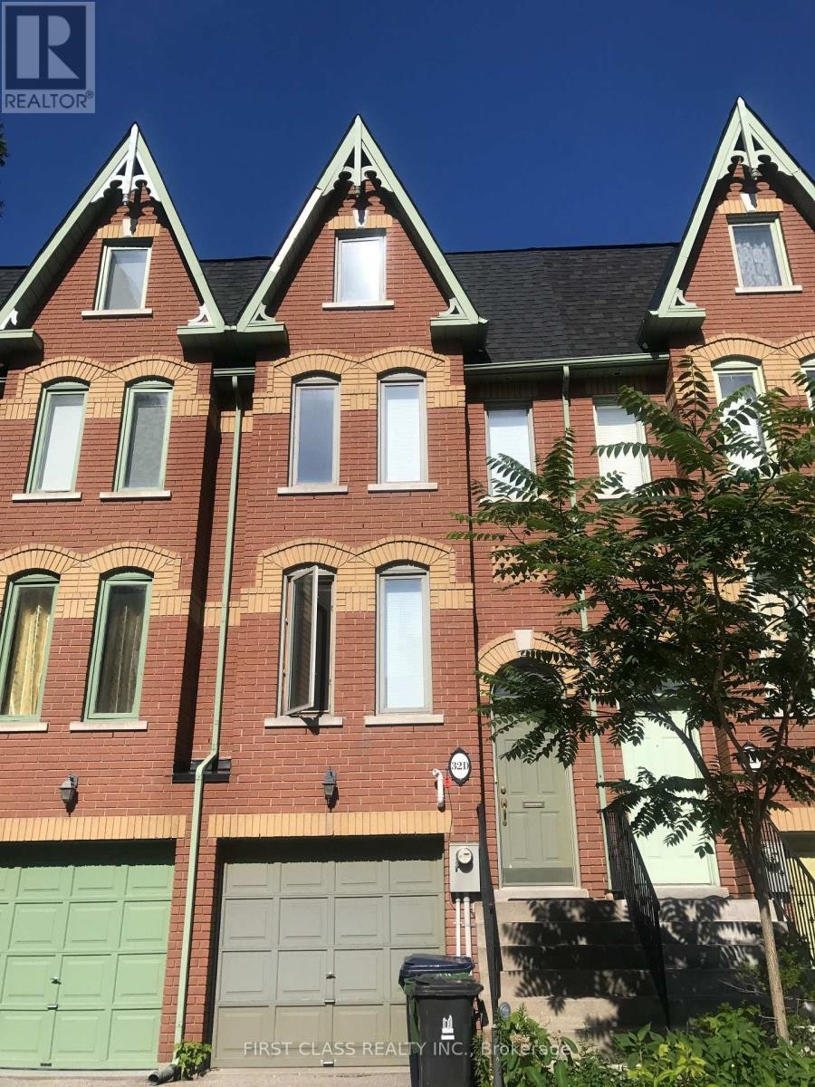 32D Oxford Street, Toronto, ON, M5T 1N9