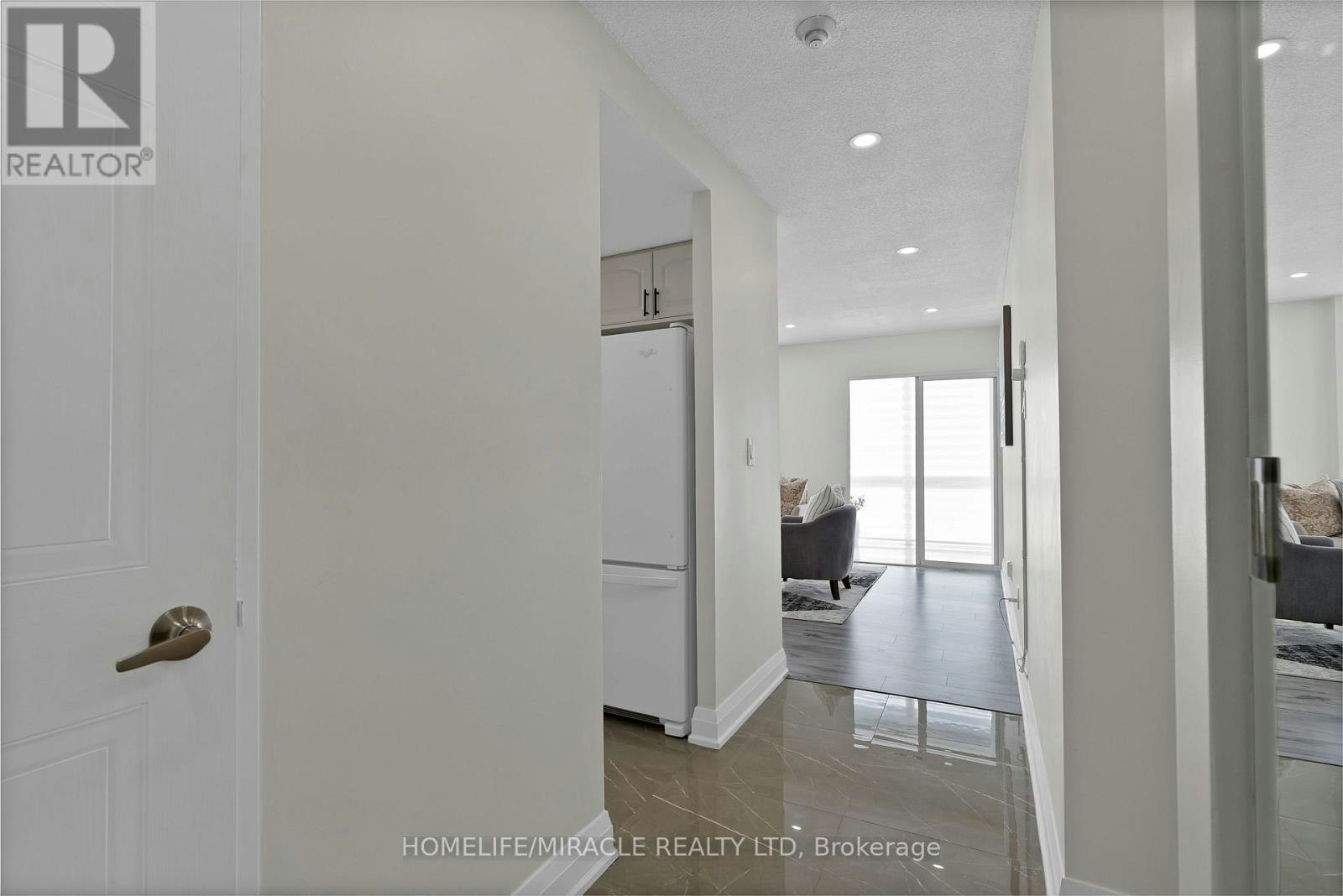 112-350 Webb Drive, Mississauga, ON, L5B 3W4 - 3