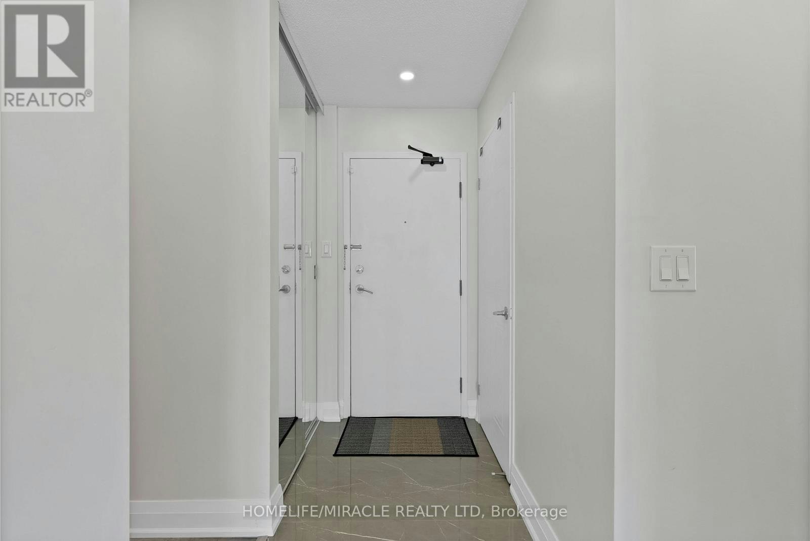 112-350 Webb Drive, Mississauga, ON, L5B 3W4 - 2
