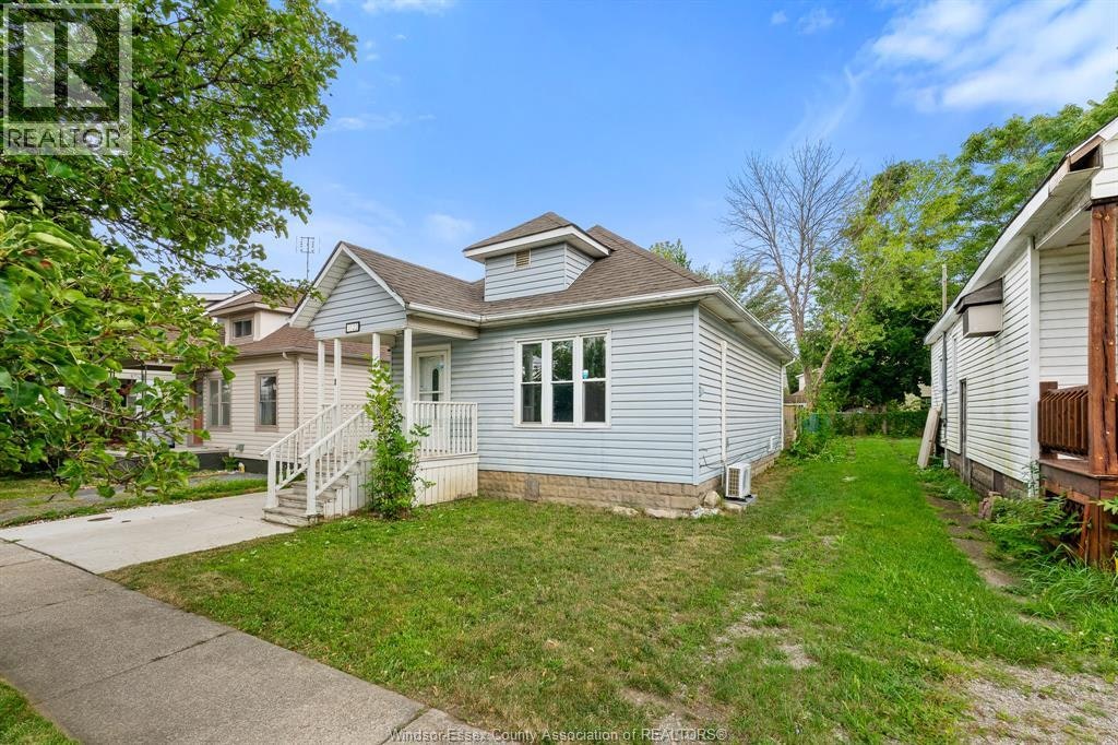 1122 St. Luke, Windsor, ON, N8Y 3M9 - 3
