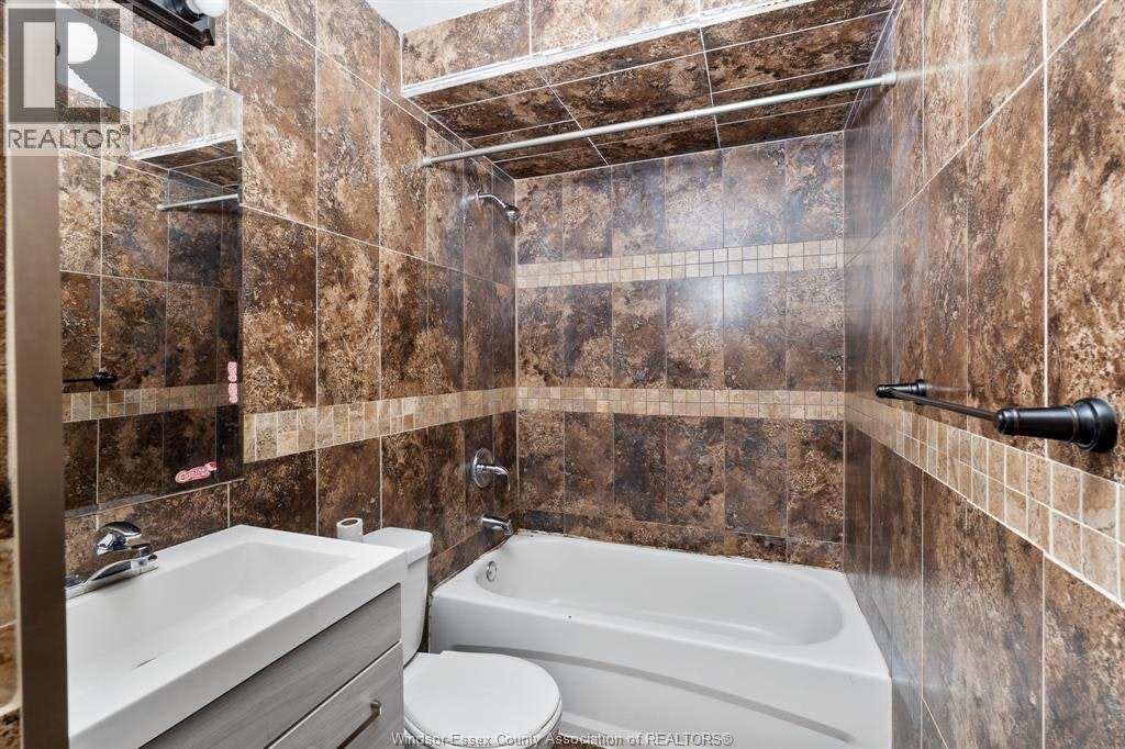 1122 St. Luke, Windsor, ON, N8Y 3M9 - 9