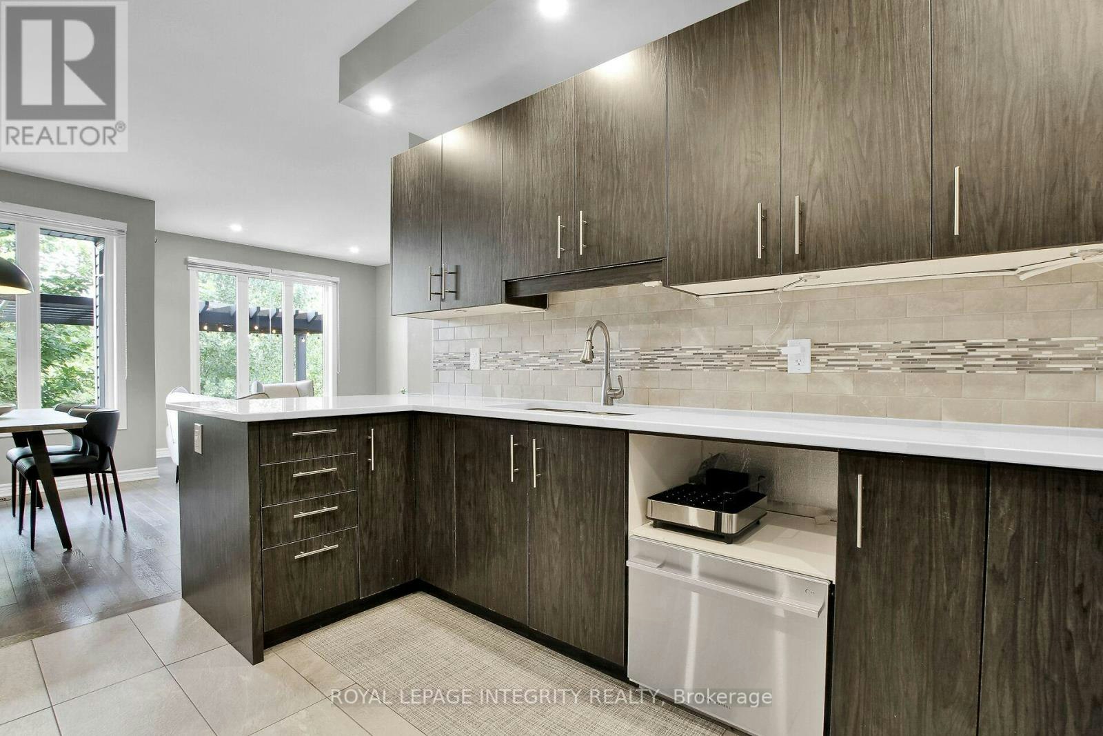 767 Dearborn Private, Ottawa, ON, K1T 0W3 - 17