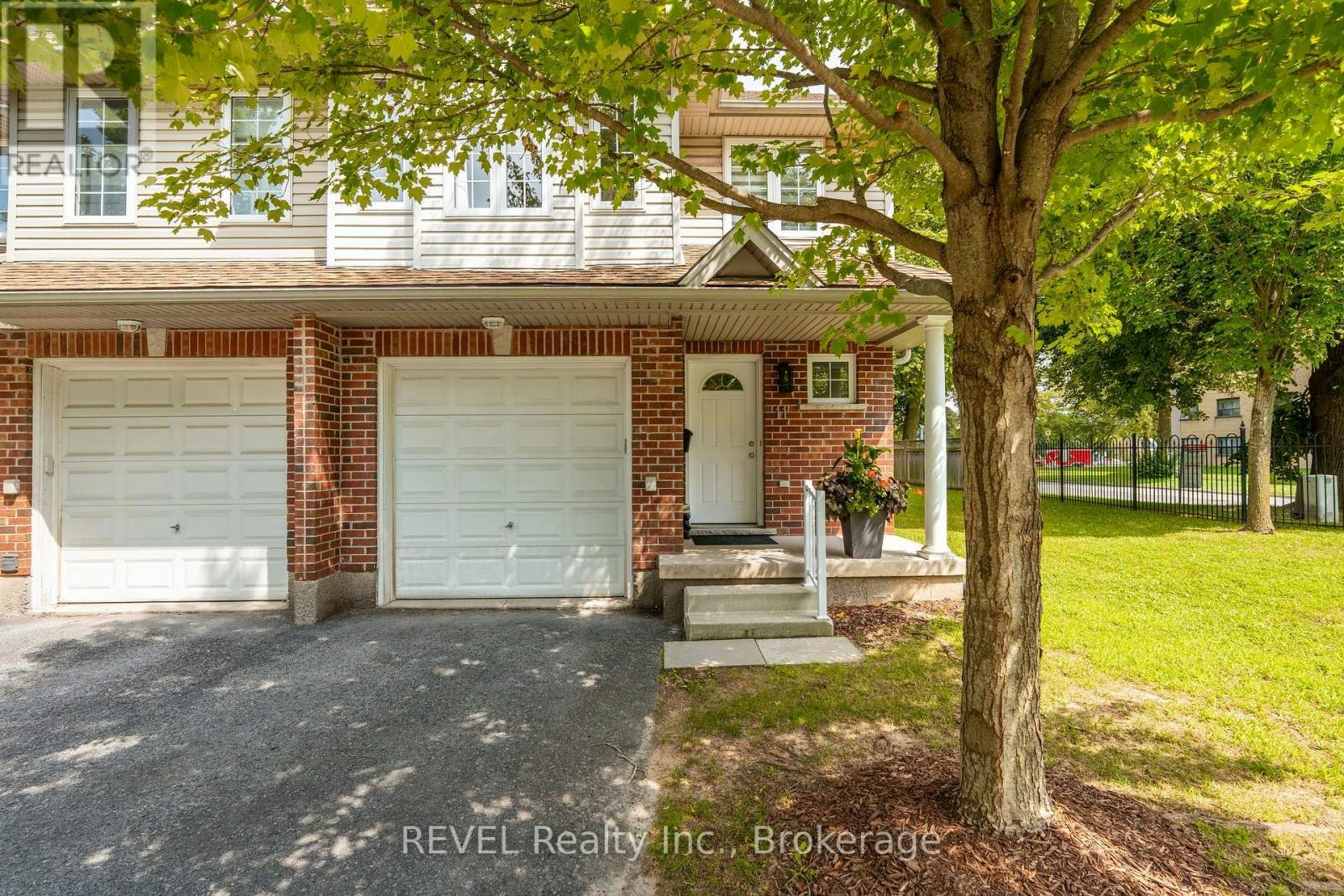 11-6263 Valley Way, Niagara Falls, ON, L2E 0A1