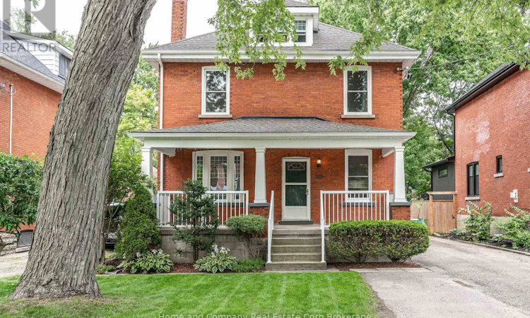 216 Douglas Street