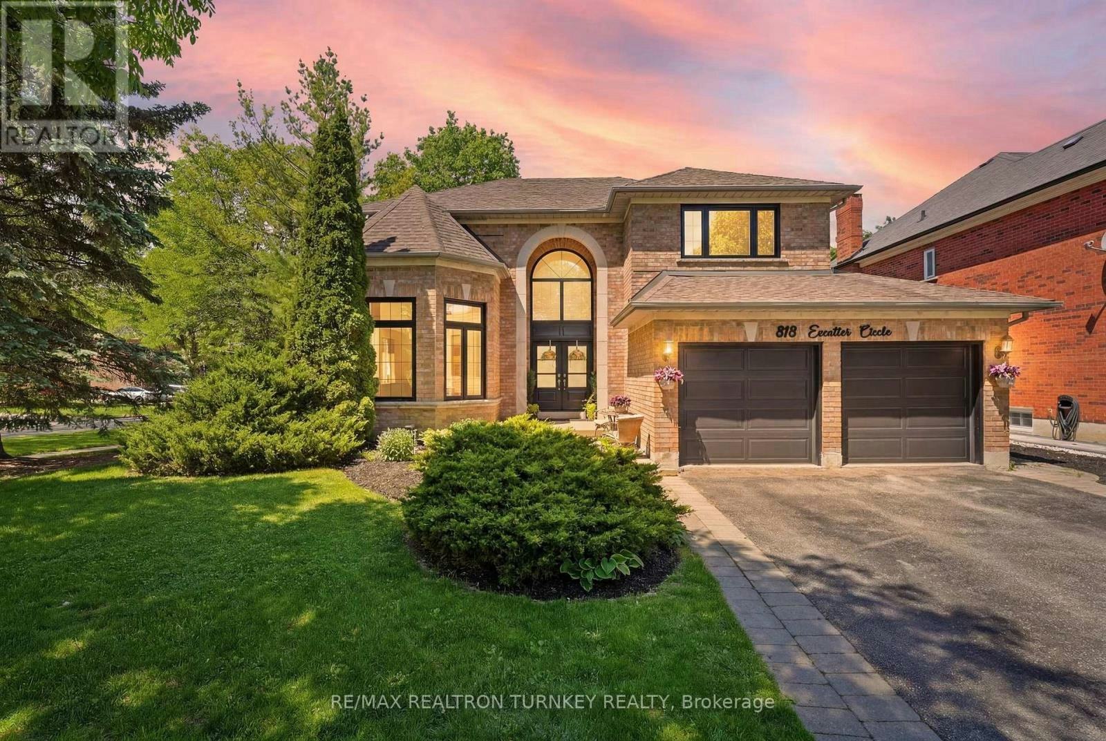 818 Exceller Circle, Newmarket, ON, L3X 1P6