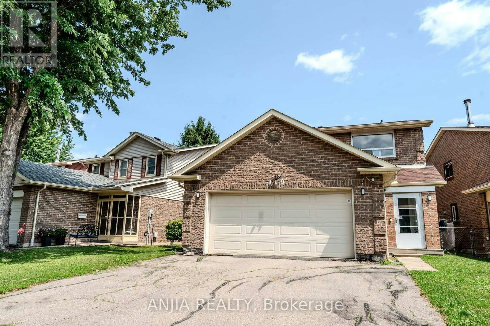 369 Mullen Drive, Vaughan, ON, L4J 2T8