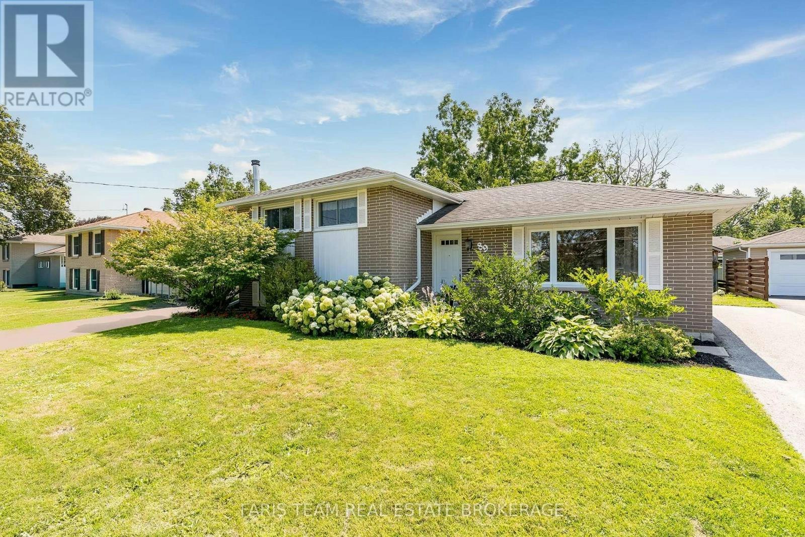 89 Steel Street, Barrie, ON, L4M 2G1