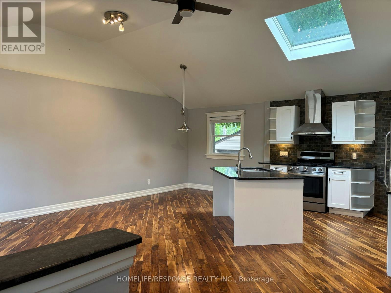 5452 Croydon Road, Burlington, ON, L7L 3J4 - 3