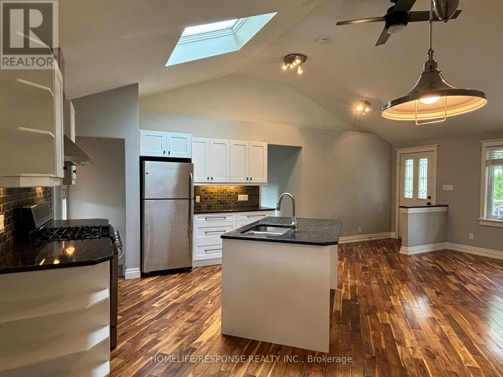 5452 Croydon Road, Burlington, ON, L7L 3J4 - 2