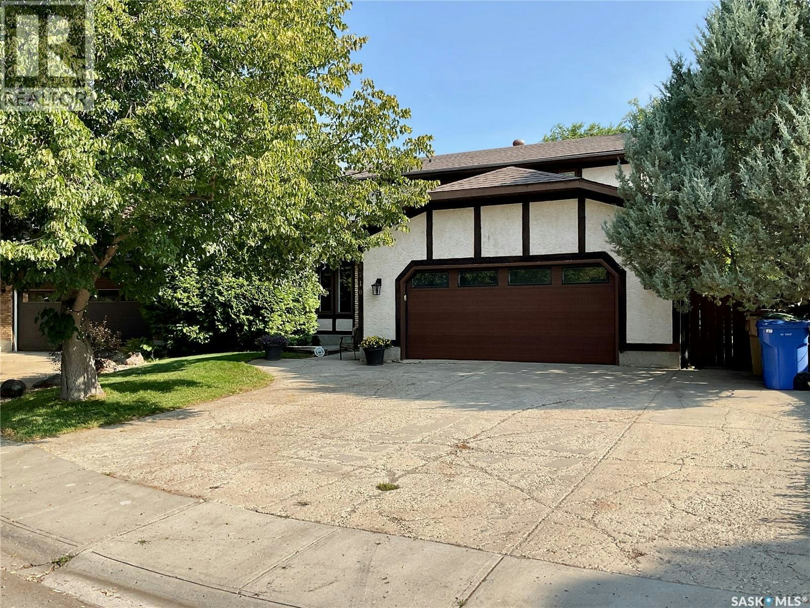 2210 Hanover Crescent E, Regina, SK, S4V 0Z6