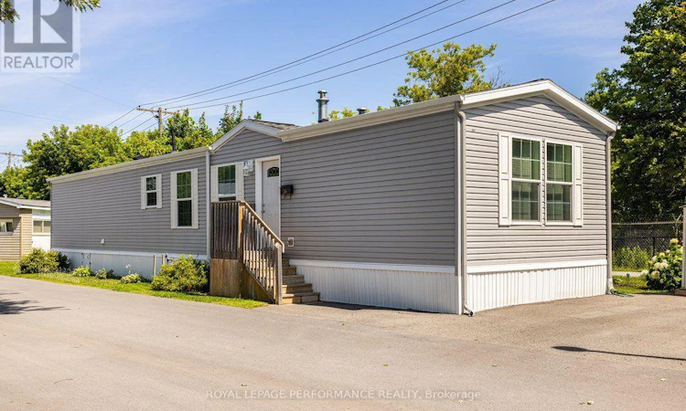 16 Eastgate Avenue