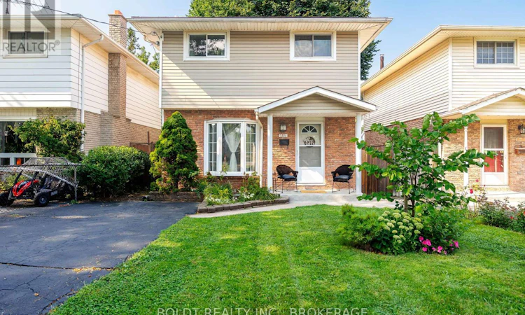 13-1/2 Northglen Avenue