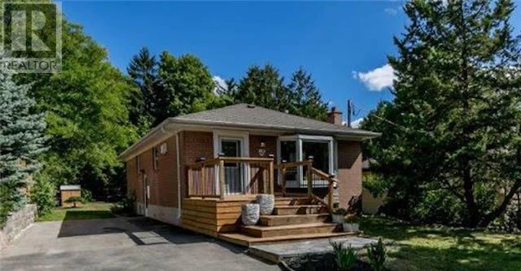 45 Bayview Parkway, Newmarket, ON, L3Y 3W2