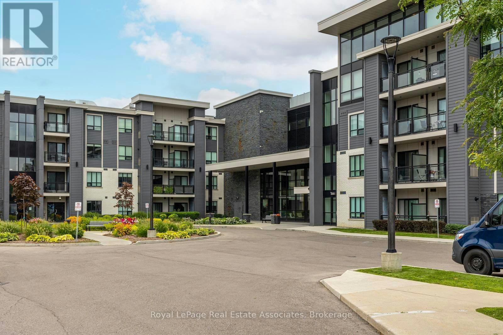 321-3170 Erin Mills Parkway, Mississauga, ON, L5L 0B6 - 2
