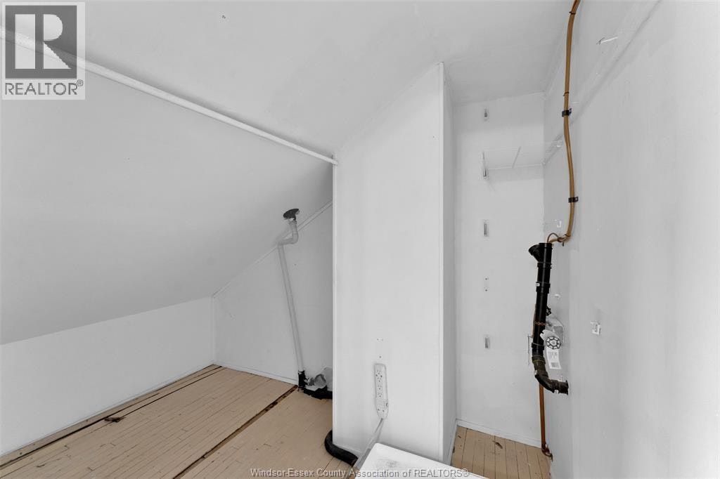 UPPER-1451 Ouellette Avenue, Windsor, ON, N8X 1K1 - 16