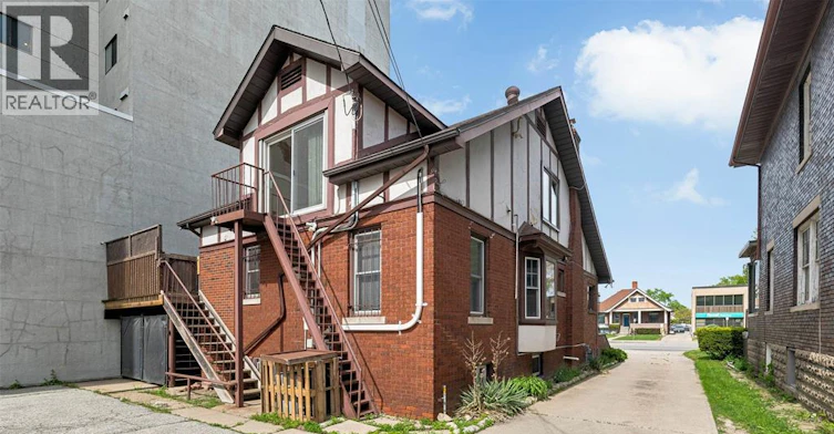 UPPER-1451 Ouellette Avenue, Windsor, ON, N8X 1K1 - 9
