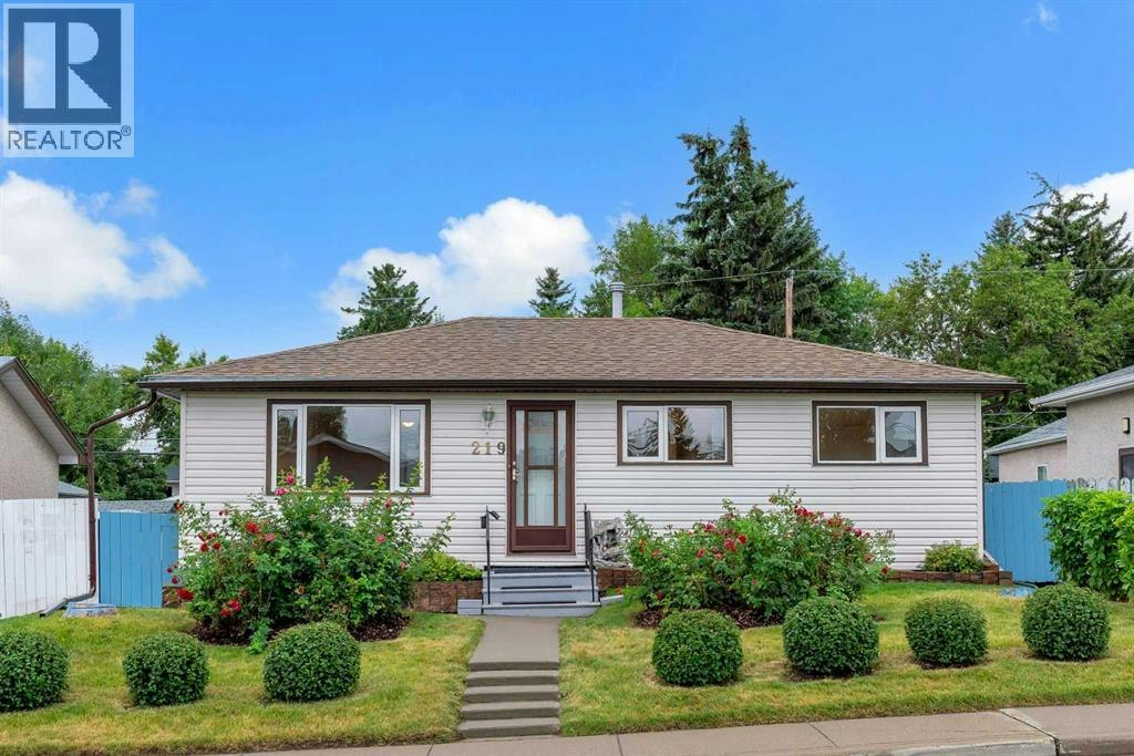 219 Tache Avenue NW, Calgary, AB, T2K 3R6