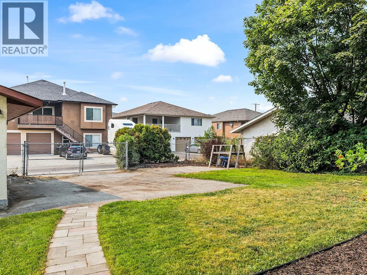 748 N Hollywood Road, Kelowna, BC, V1X 5Y7 - 33