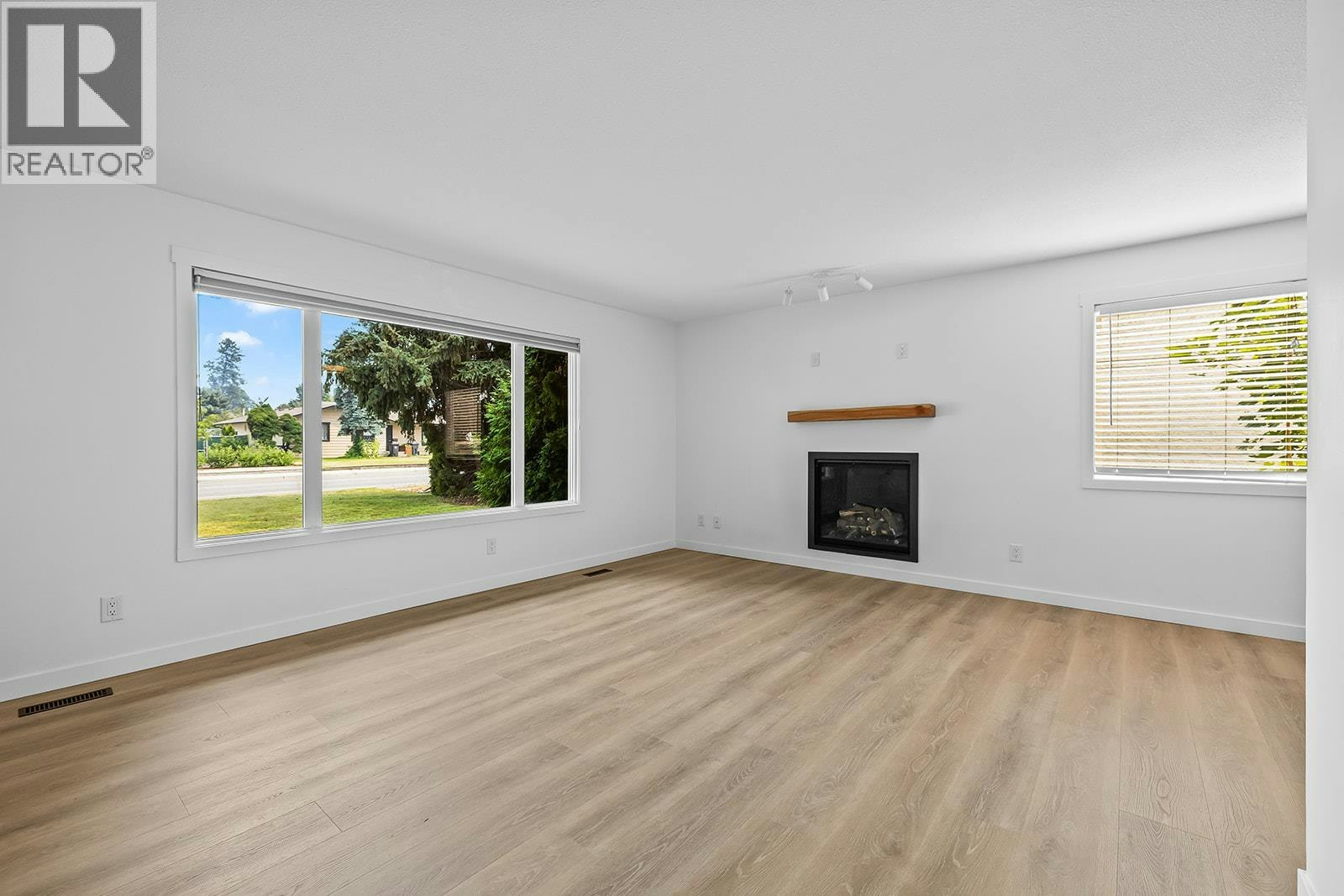 748 N Hollywood Road, Kelowna, BC, V1X 5Y7 - 6