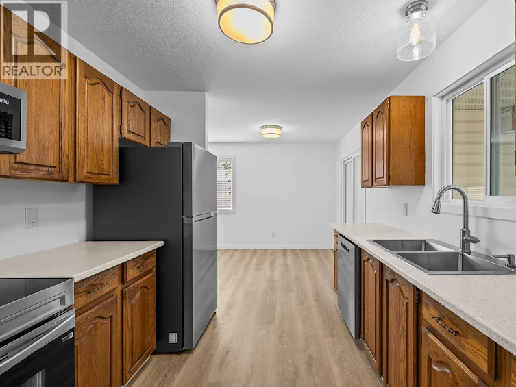 748 N Hollywood Road, Kelowna, BC, V1X 5Y7 - 11