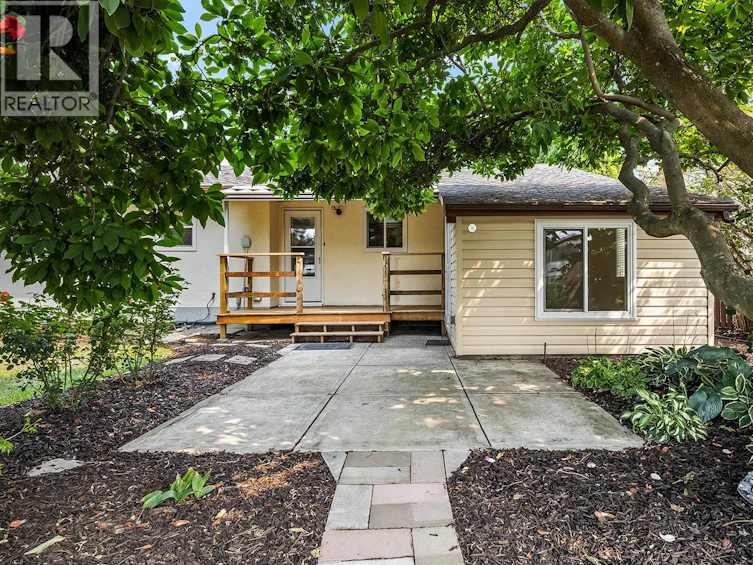 748 N Hollywood Road, Kelowna, BC, V1X 5Y7 - 2