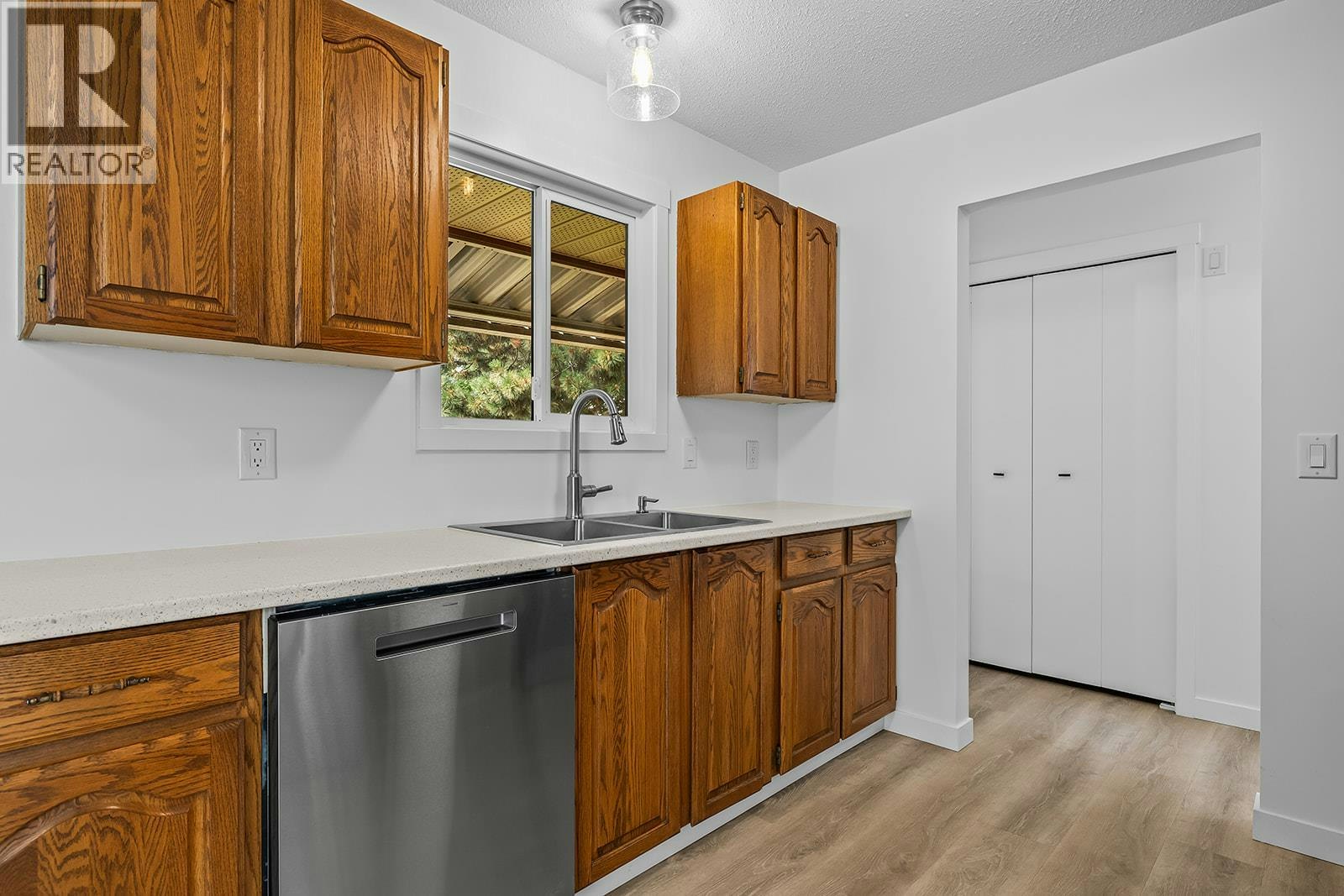 748 N Hollywood Road, Kelowna, BC, V1X 5Y7 - 10
