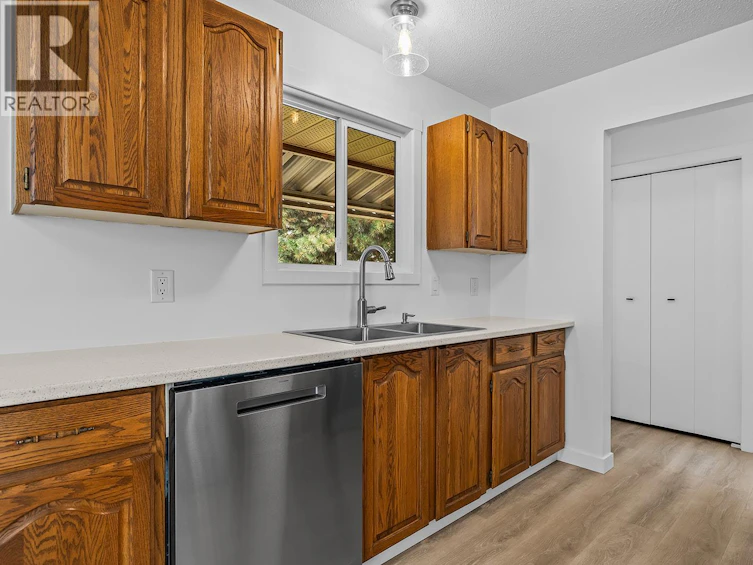 748 N Hollywood Road, Kelowna, BC, V1X 5Y7 - 10