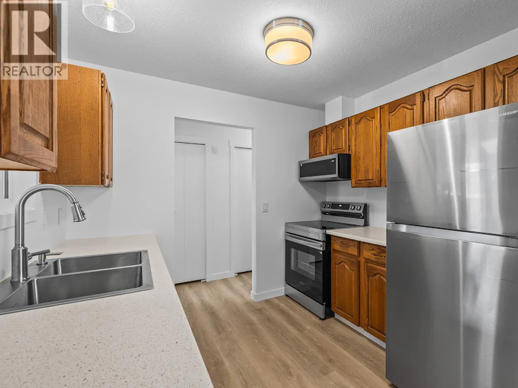 748 N Hollywood Road, Kelowna, BC, V1X 5Y7 - 9