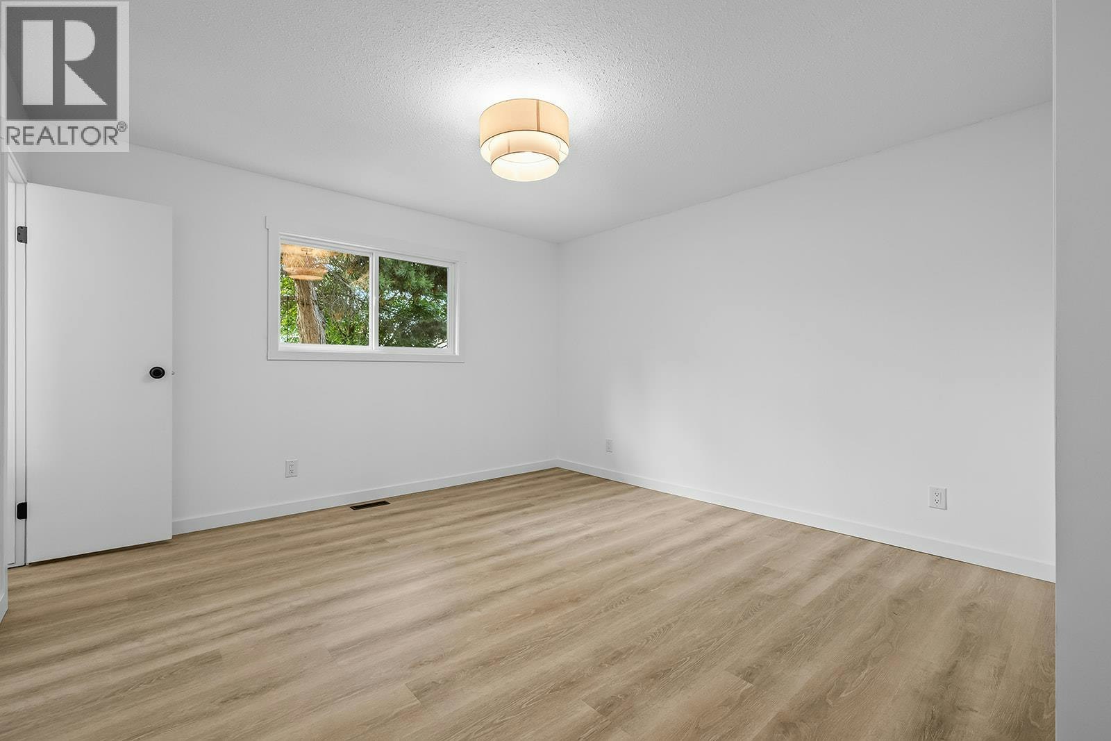 748 N Hollywood Road, Kelowna, BC, V1X 5Y7 - 17