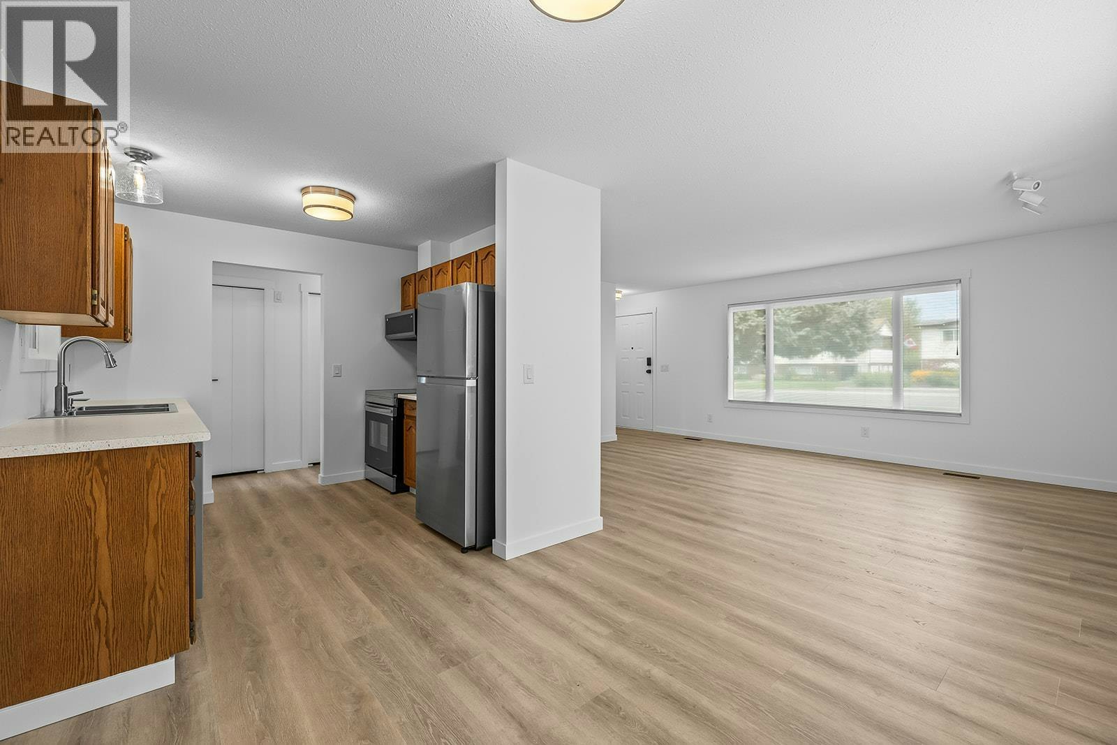 748 N Hollywood Road, Kelowna, BC, V1X 5Y7 - 8