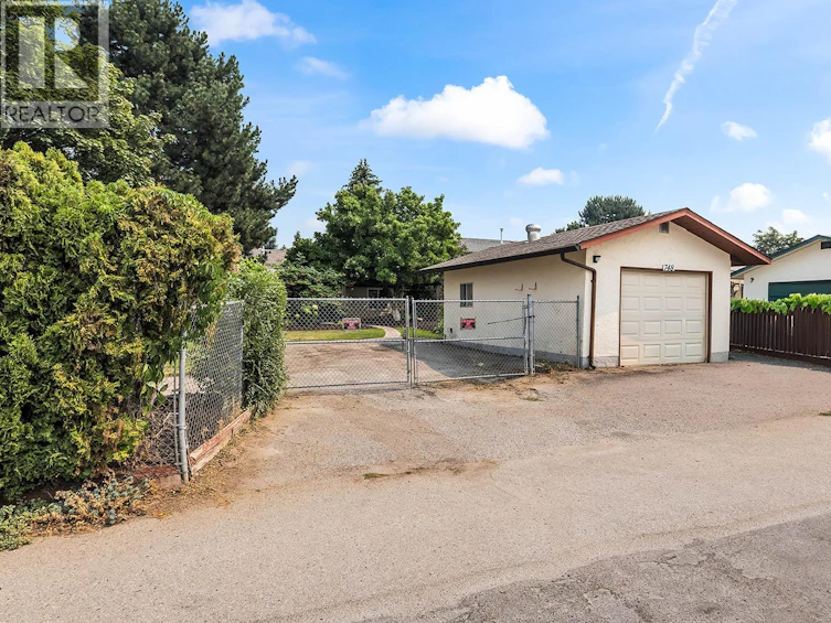 748 N Hollywood Road, Kelowna, BC, V1X 5Y7 - 34