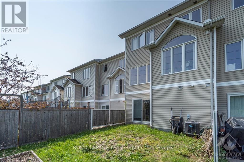258 Forestbrook Street, Ottawa, ON, K2K 0B4 - 4