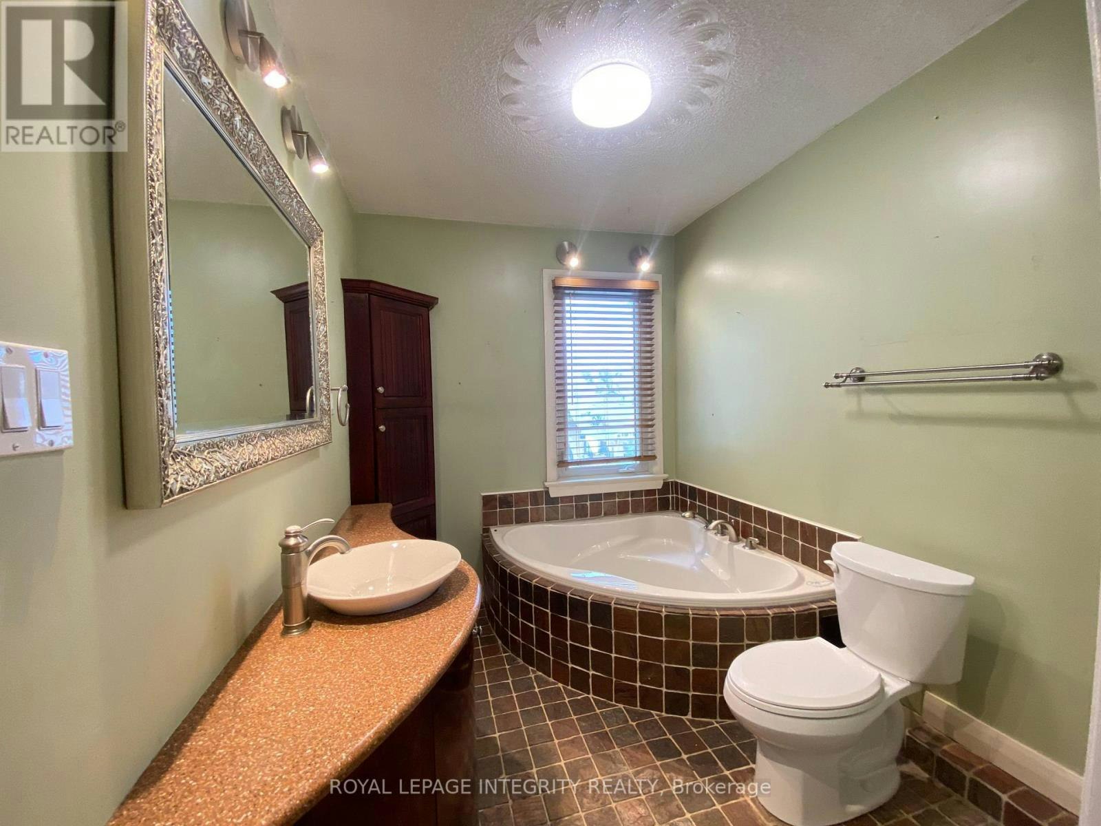 1222 Dorchester Avenue, Ottawa, ON, K1Z 8E4 - 27