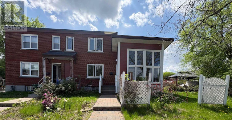 1222 Dorchester Avenue, Ottawa, ON, K1Z 8E4
