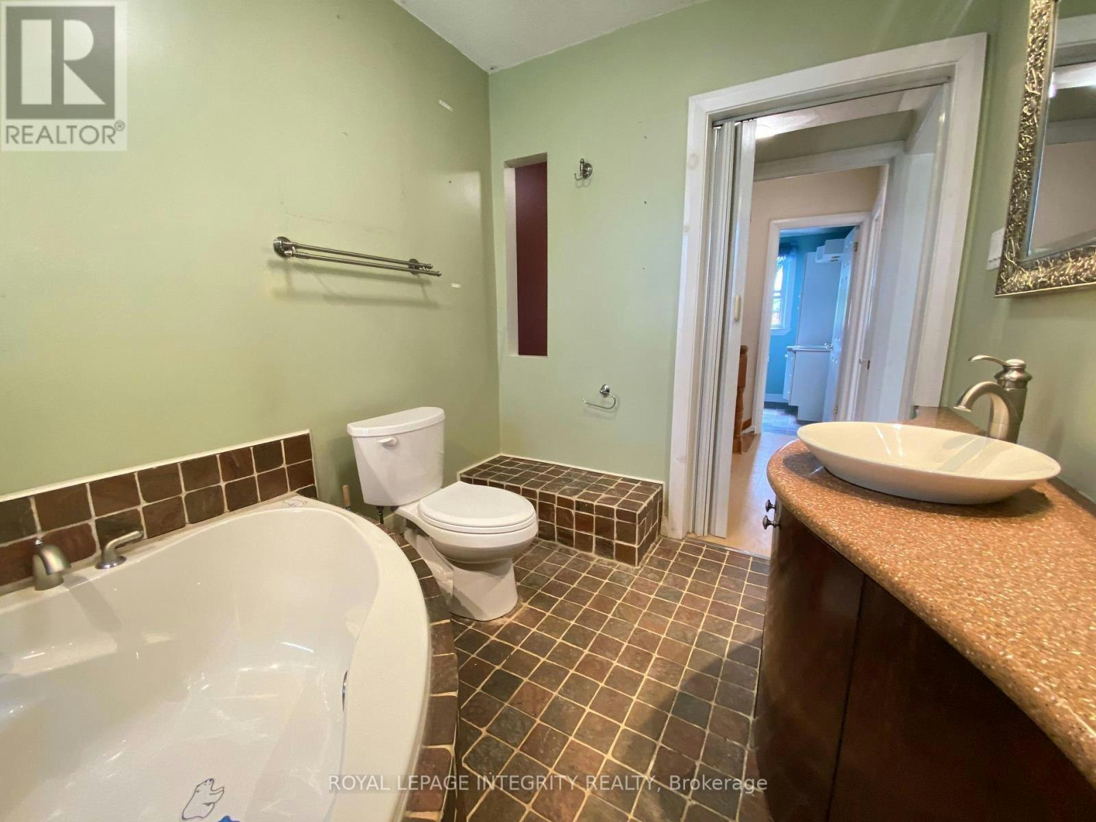 1222 Dorchester Avenue, Ottawa, ON, K1Z 8E4 - 28