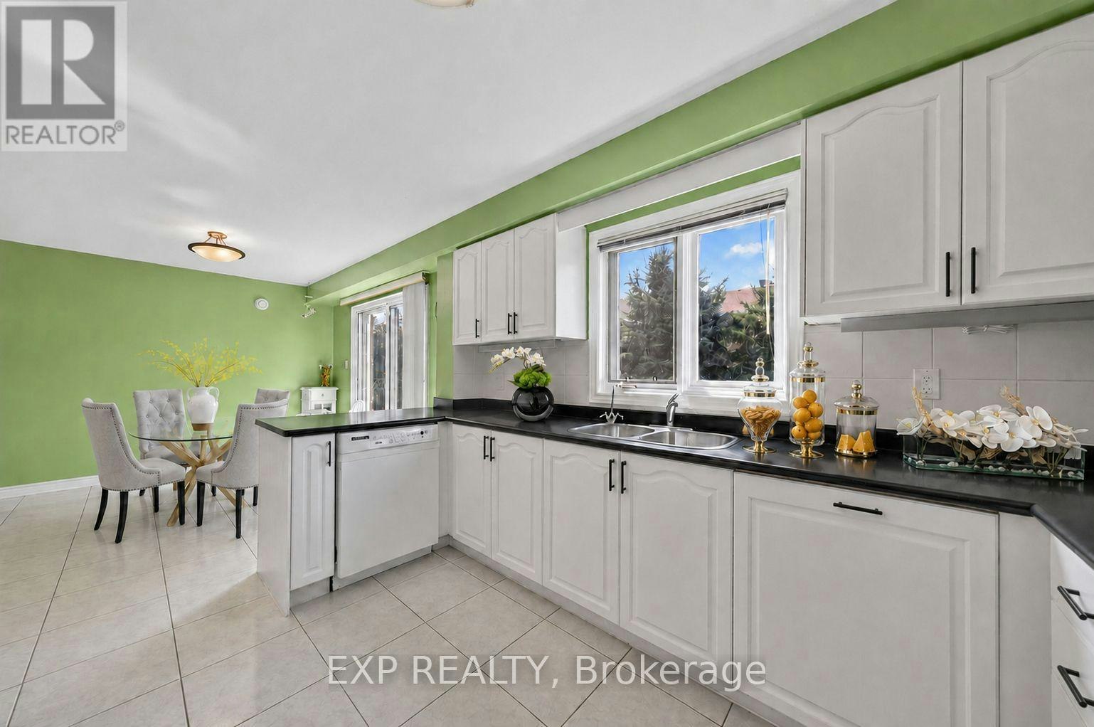 19 Springbrook Drive, Richmond Hill, ON, L4B 3R9 - 12