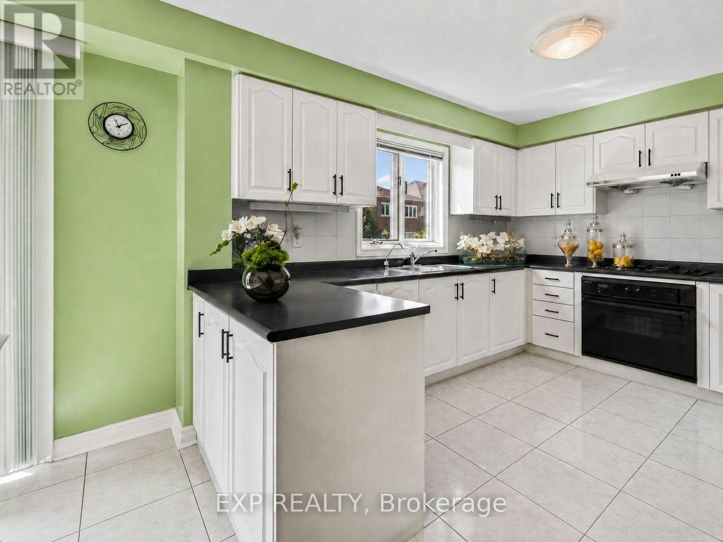 19 Springbrook Drive, Richmond Hill, ON, L4B 3R9 - 14
