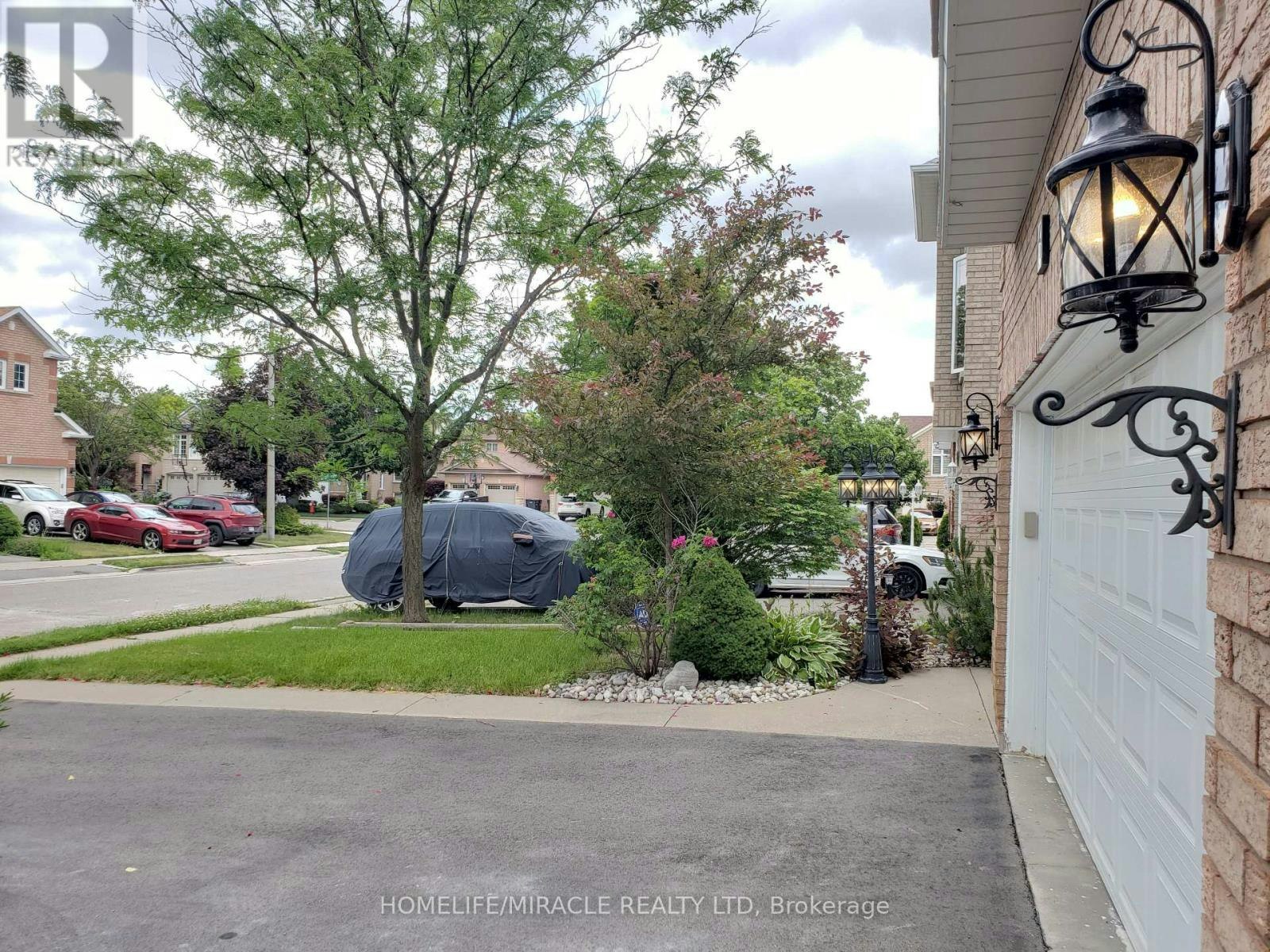 6 Sweet Briar Lane, Brampton, ON, L6Z 4V3 - 2