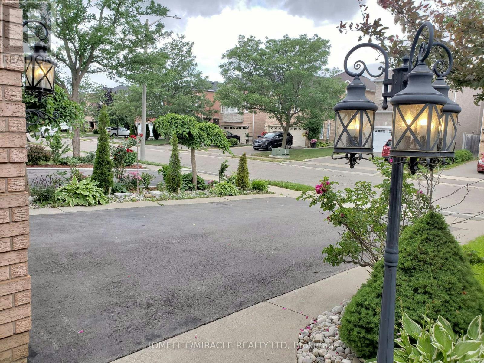 6 Sweet Briar Lane, Brampton, ON, L6Z 4V3 - 3