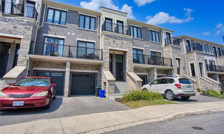 4-383 Dundas Street E