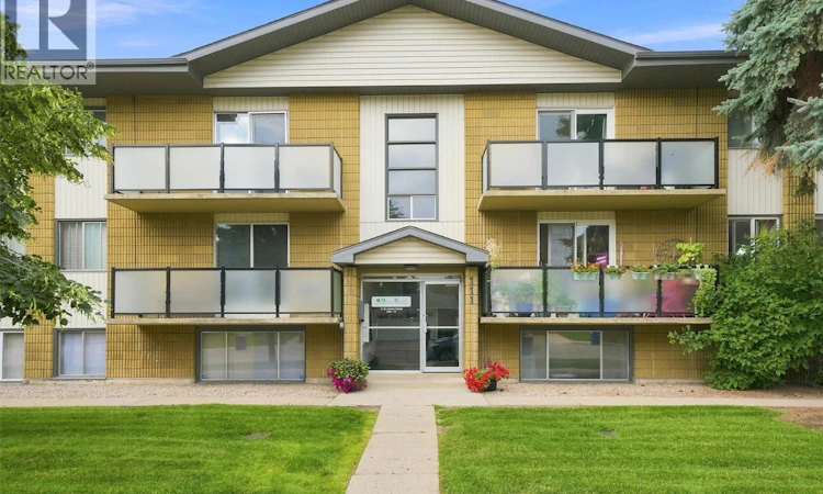 23-111 St Lawrence Crescent