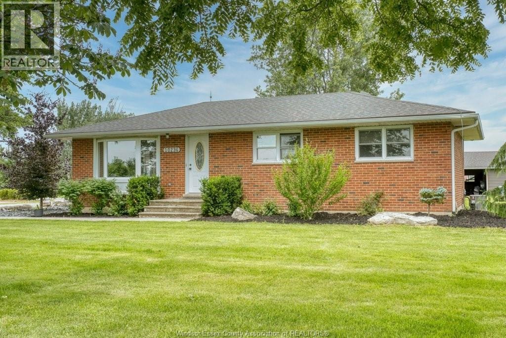 10236 11 County Rd, Essex, ON, N0R 1J0