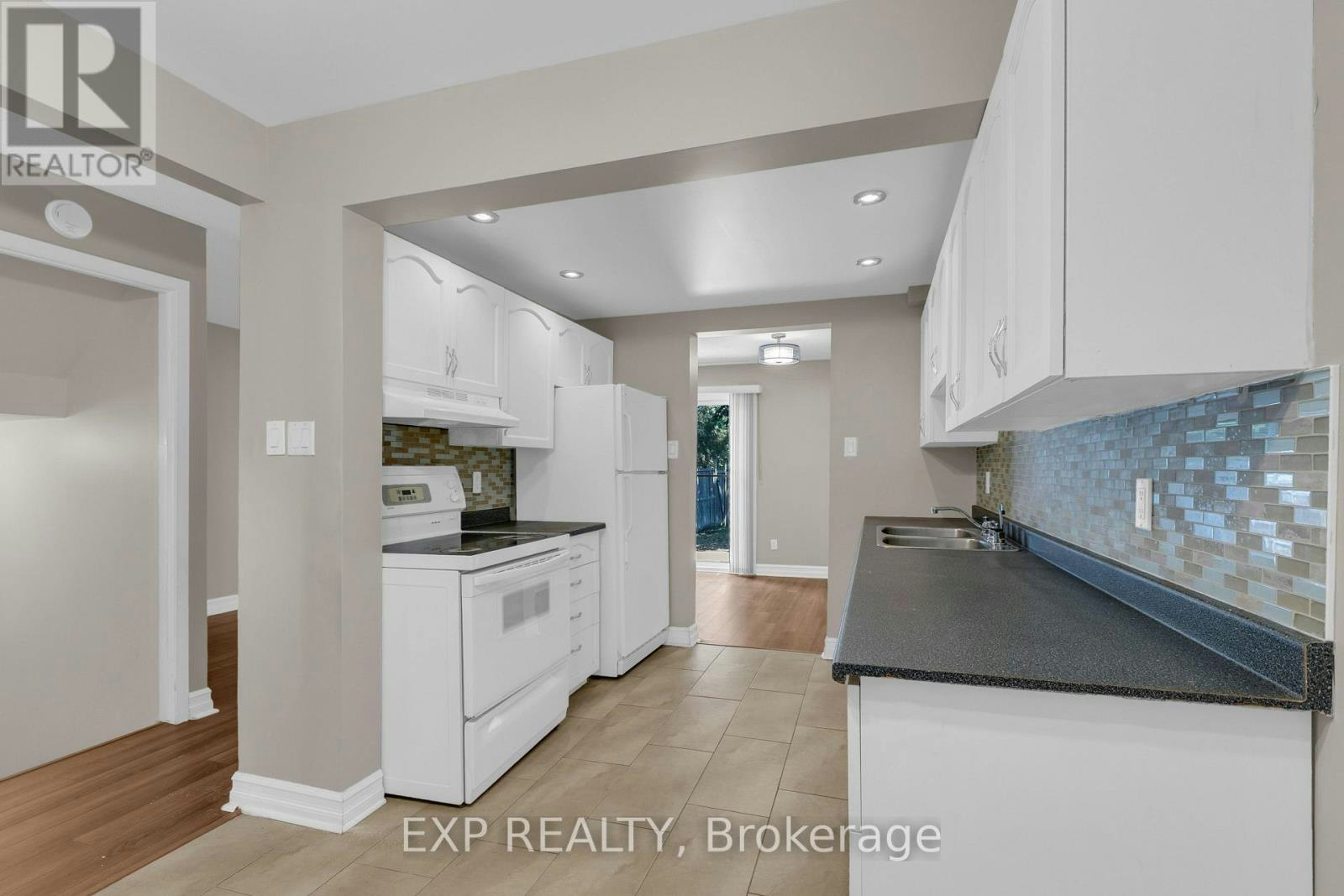 7 Sundback Lane, Ottawa, ON, K2L 2W9 - 4