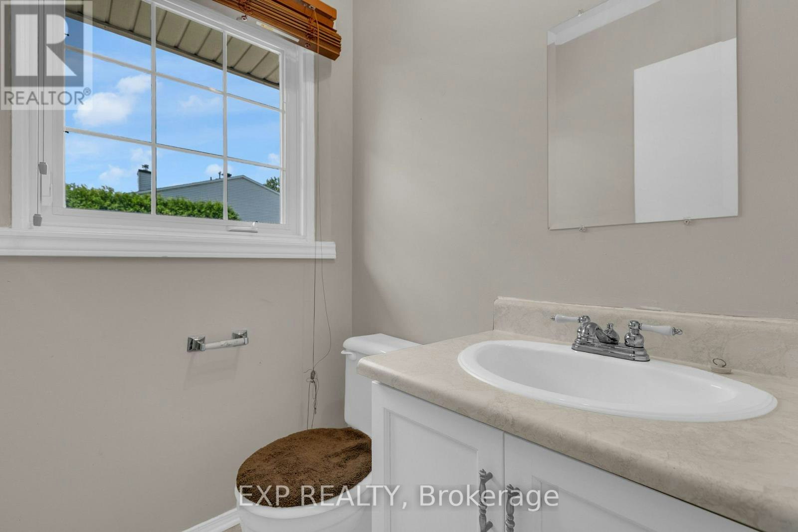7 Sundback Lane, Ottawa, ON, K2L 2W9 - 3