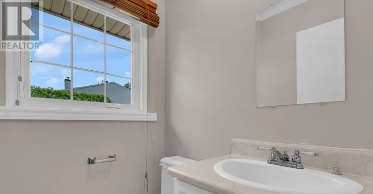 7 Sundback Lane, Ottawa, ON, K2L 2W9 - 3