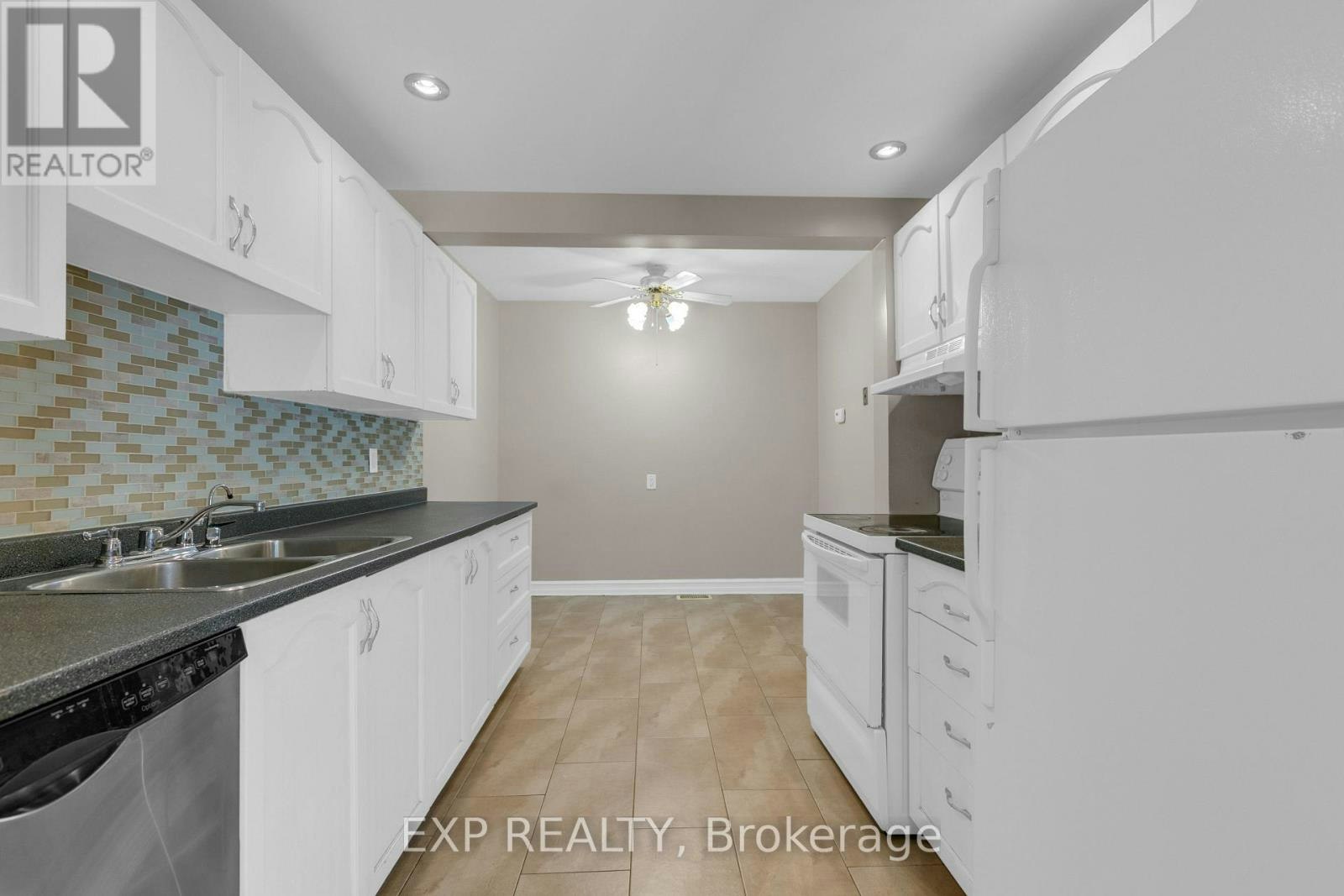 7 Sundback Lane, Ottawa, ON, K2L 2W9 - 6