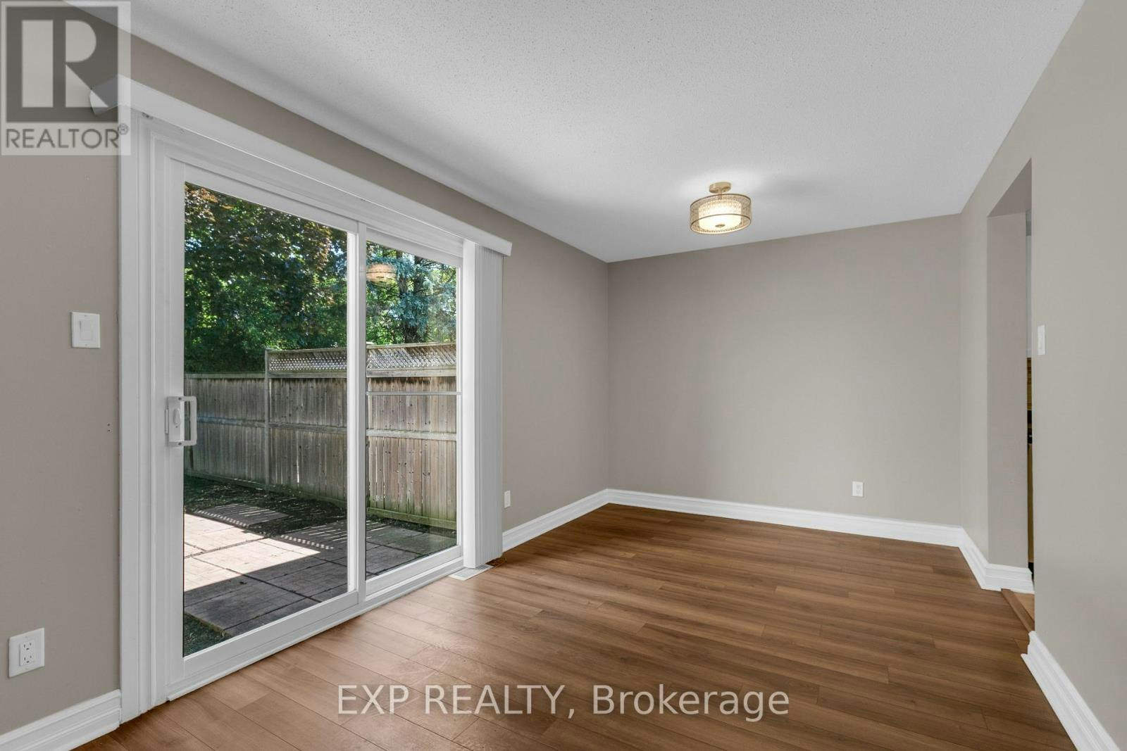 7 Sundback Lane, Ottawa, ON, K2L 2W9 - 9